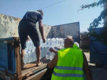 Развоз гуманитарной воды жителям льготной категории Кирилловского сельского поселения