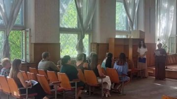 В Токмакском муниципальном округе был проведён семинар на тему «Правовое просвещение и профилактика безнадзорности среди несовершеннолетних, их родителей и иных законных представителей» и «Профилактика безнадзорности и...
