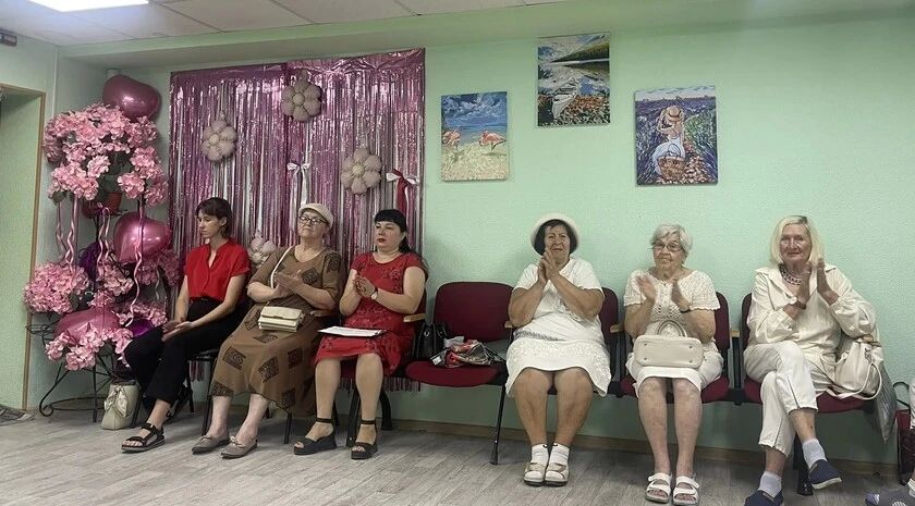Мелитопольский клуб активного долголетия организовал концерт, посвященный проводам лета