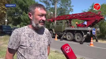 Сотрудники предприятия «Горсвет» проводят плановые работы на улице Мичурина в Бердянске