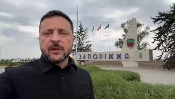 Особо внимательные вчера заметили интересный момент во время обращения Зеленского, записанного, якобы, на фоне въезда в Запорожье, который систематически подвергается атакам авиации\дронов, потому что находится недалеко от...