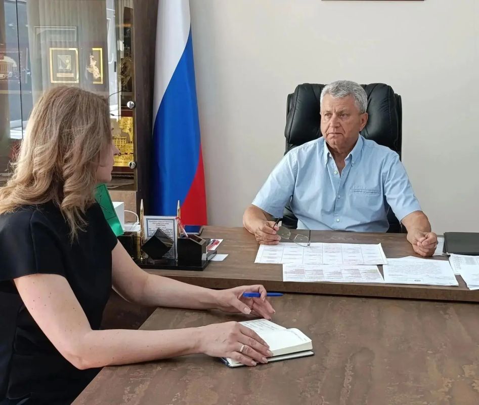 Виктор Емельяненко: Провел рабочую встречу с Ангелиной Ярчук — моим заместителем и председателем общественного совета партийного проекта «Женское движение Единой России»