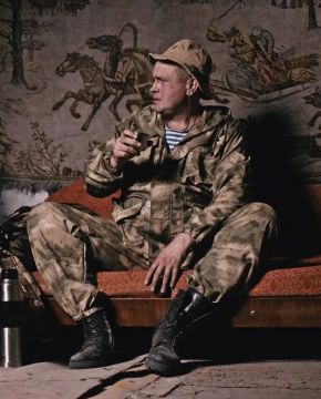 Выжил после пули в голову, чтобы стать культурологом: Раненый на СВО доброволец выучился играть на баяне и снимается в кино
