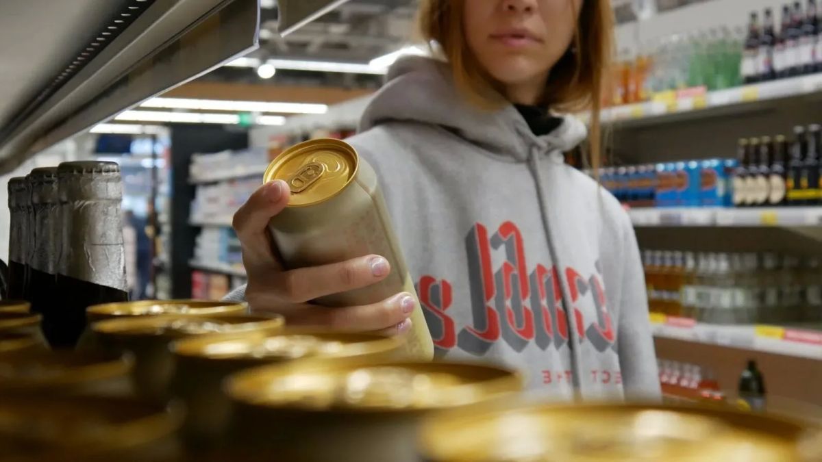 Повторная продажа алкоголя несовершеннолетним обернулась для продавца уголовным наказанием
