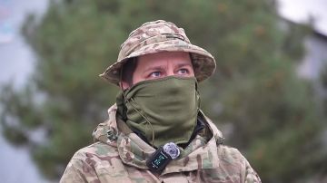 Военнослужащие поздравили школьников с Днем знаний