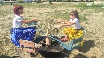 Сотрудники СДК с. Плодородное и вокальный кружок «Карамелька» поздравляют с Днём знаний