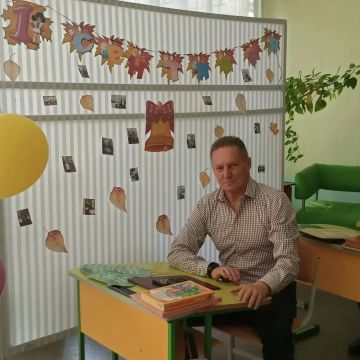 Уважаемые школьники, учителя и родители! Поздравляю вас с Днем знаний!