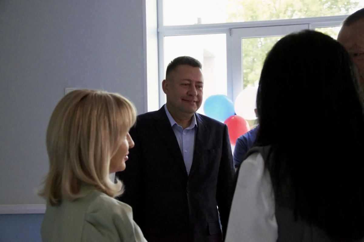 Дмитрий Алференко: Сегодня, в День знаний, вместе с первым заместителем Губернатора Запорожской области Оксаной Вьюник побывали в капитально отремонтированной школе № 13 Мелитополя