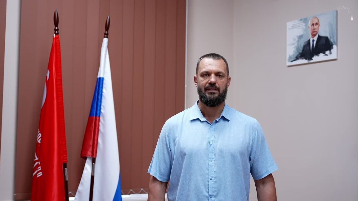 Дорогие ученики, студенты, уважаемые педагоги и родители! От всей души поздравляю вас с замечательным и вдохновляющим праздником — Днём знаний и началом нового учебного года!