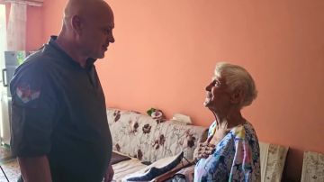 Глава округа поздравил с 95-летием жительницу Михайловки