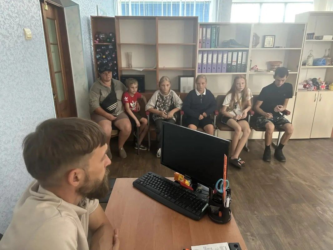В отделении социальной помощи семьям с детьми пгт.Весёлое ГБУ «Комплексный центр социального обслуживания населения» Министерства труда и социальной политики Запорожской области была проведена лекция для подростков из семей...