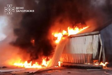Очередные горящие склады в Запорожье после утренних прилетов