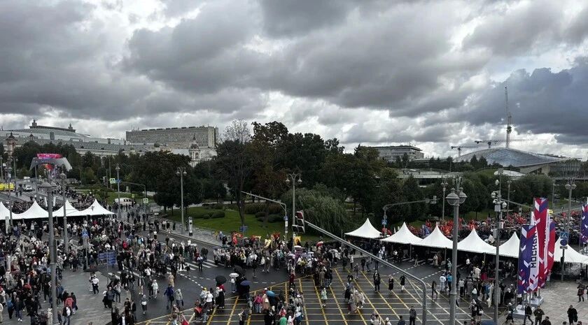 В Москве проходит крестный ход и молебен у мощей благоверного князя Дмитрия Донского