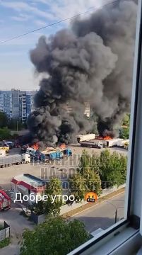 Утреннее Запорожье. Прилёт был по стоянке фур