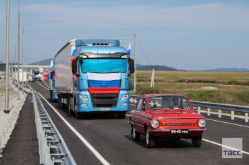 ЗАЗ-968М «Запорожец», открывший движение по новому мосту между Россией и Северной Кореей, принадлежал Якову Новиченко, спасшему Ким Ир Сена от гибели при покушении 1 марта 1946 года (он накрыл своим телом гранату, брошенную...