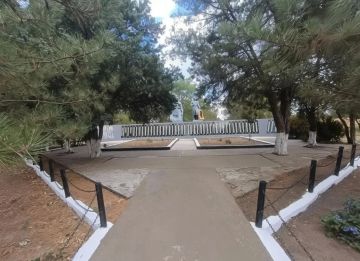 В Мелитополе обсудили благоустройство мемориала в Данило-Ивановской школе №18, сообщил глава города Сергей Золотарев