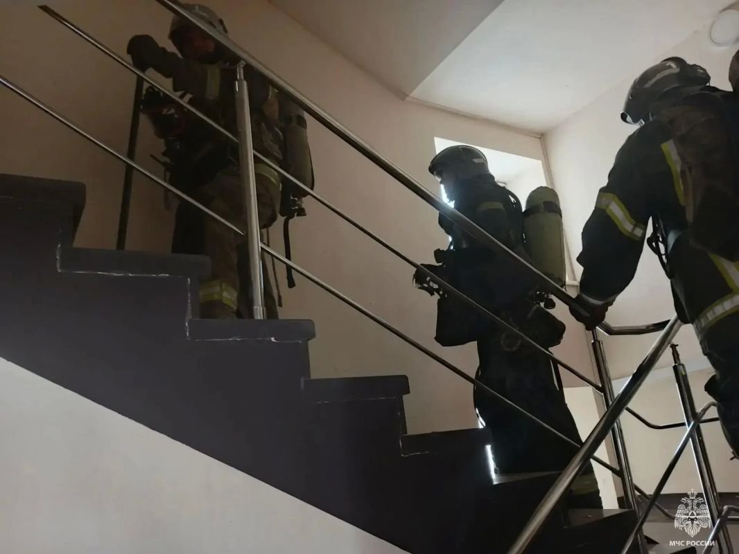 В здании Избирательной комиссии Запорожской области сотрудники МЧС России ликвидировали условный пожар