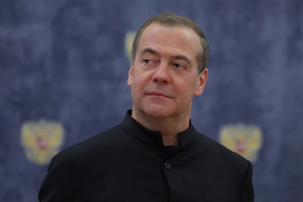 Виктор Емельяненко: Сегодня день рождения отмечает Дмитрий Медведев — полный кавалер ордена «За заслуги перед Отечеством», один из тех, кто задаёт жёсткий тон в защите суверенитета нашей страны