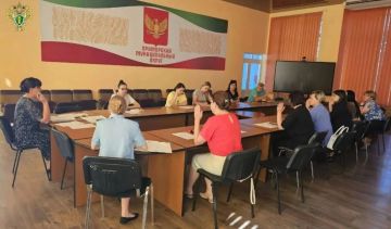 Помощник прокурора Приморского района София Климович приняла участие в заседании комиссии по делам несовершеннолетних и защите их прав при администрации Приморского муниципального округа