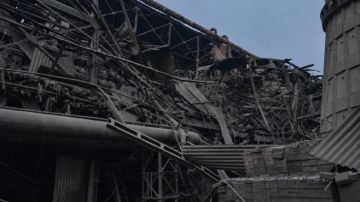 Юрий Котенок: Противник опубликовал последствия ночной атаки на металлургический комбинат «Запорожсталь» двумя баллистическими ракетами