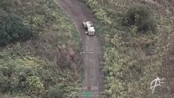На видео наш FPV поражает НРТК противника в Харьковской области, который использовался для подвоза топлива и других расходников на передний край