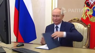 8 Президент России Владимир Путин проголосовал на выборах в онлайн-режиме