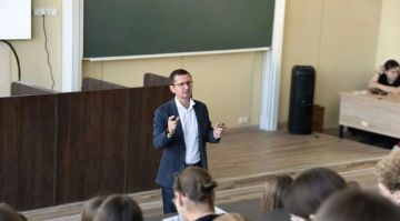Для студентов МелГУ провели лекцию о денежно-кредитной политике