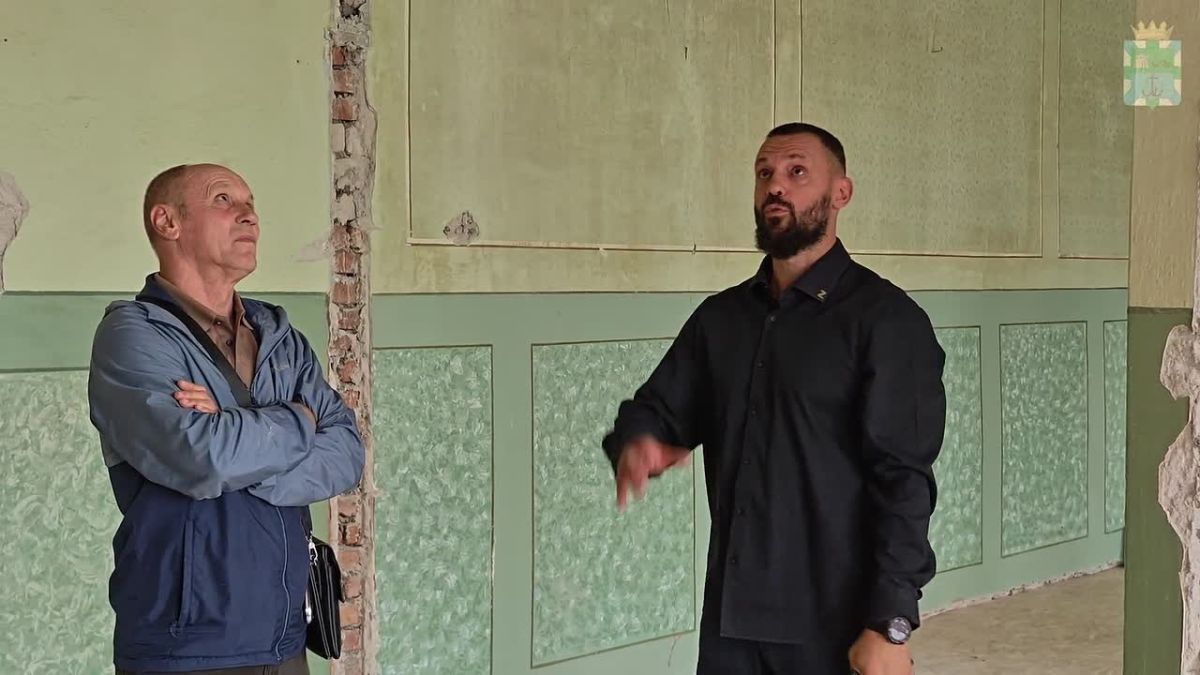 Алексей Кичигин проинспектировал ход ремонта Дома культуры села Новопетровка