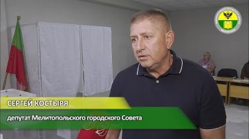 Депутат Мелитопольского городского Совета, директор МУП «Рынки Мелитополя» Сергей Владимирович Костыря принял участие в голосовании на выборах депутатов Государственной Думы Российской Федерации