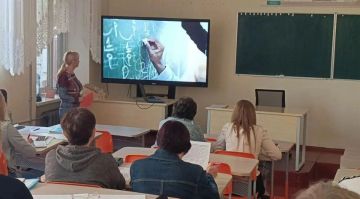 Педагоги Бердянска начали осваивать возможности искусственного интеллекта