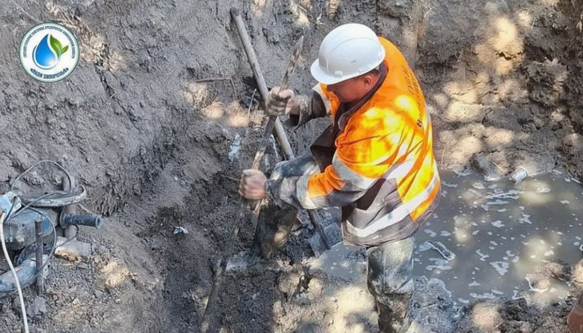 Специалисты филиала «Мелитопольское ПУВКХ» ГУП ЗО «Вода Запорожья» завершили работы в пгт Акимовка по замене участка канализационного коллектора, соединяющего канализационные насосные станции №1 и №2