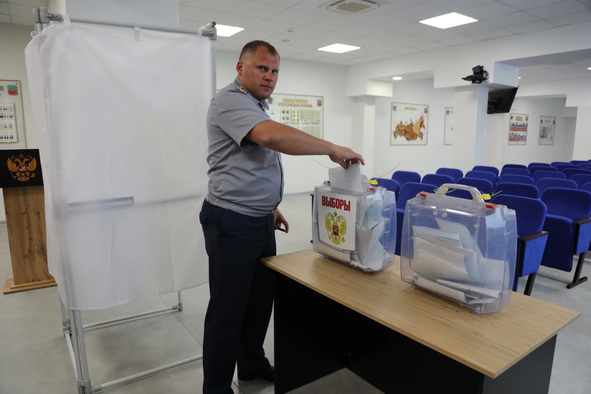 Сотрудники УФСИН России по Запорожской области приняли участие в голосовании на выборах депутатов