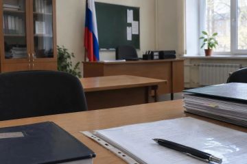 Суд подтвердил законность снятия надбавки к зарплате учителя физкультуры