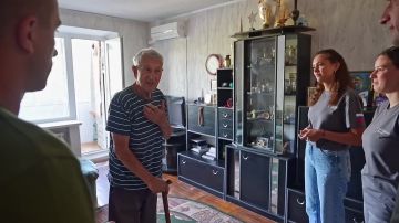Молодежка Народного фронта Бердянска навестила легендарного тренера Геннадия Шилкина