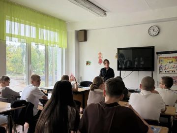 В Единый день безопасности дорожного движения сотрудники региональной Госавтоинспекции посетили ГБУ ОО ЗО «СОШ №1 им. Героя Советского Союза Николая Гавриловича Лобачева» г. Мелитополь