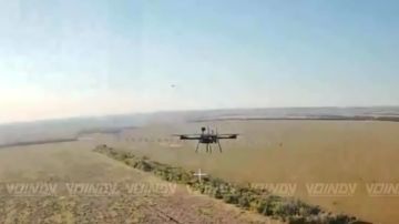 Архивные кадры работы операторов БпЛА группировки войск "Восток" по уничтожению дронов противника