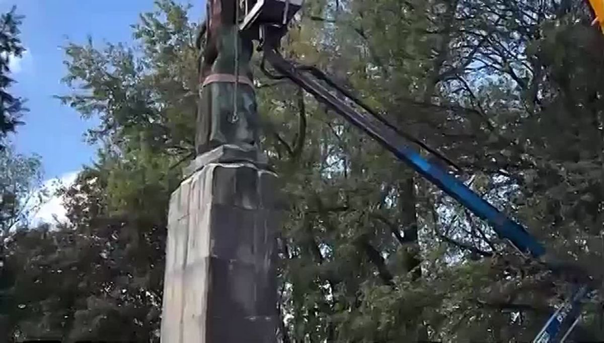 Памятник благодарности Красной армии сносят в польском Жешуве