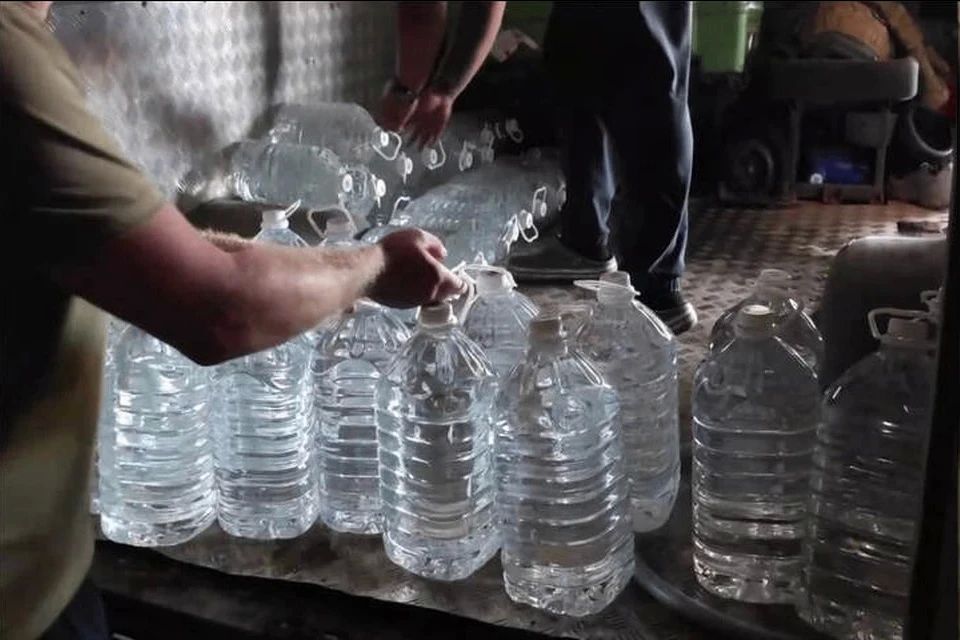 Слепым жителям Бердянска передадут полтонны воды и средства гигиены
