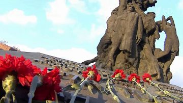 Виктор Емельяненко: 29–30 сентября исполняется 85 лет со дня одной из самых страшных трагедий человечества — массовых расстрелов в урочище Бабий Яр. Мы возвращаемся к страницам истории, которые многие на той стороне пытаются...