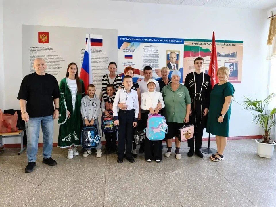 Школьники Молочанска получили национальные костюмы из Ингушетии