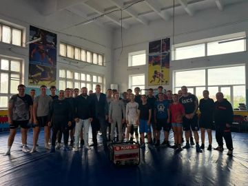 Депутат Законодательного Собрания Запорожской области (фракция Единая Россия) Степан Кувачев посетил Региональную общественную организацию «Федерация спортивной борьбы Запорожской области» и передал генератор для нужд...