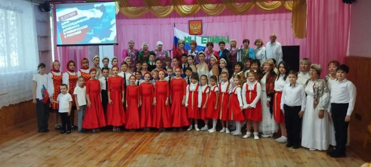 В Бердянске прошел концерт ко Дню воссоединения