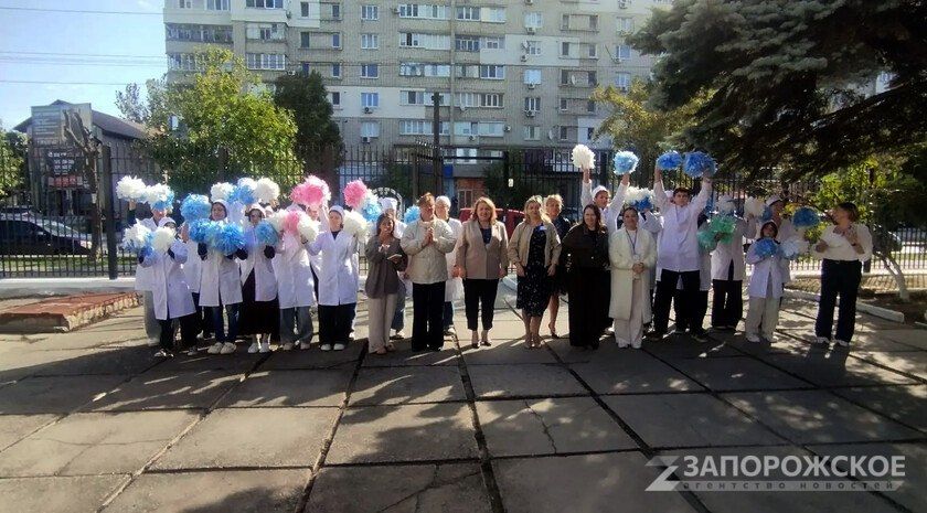 Студенты Бердянского медколледжа приняли участие во флешмобе ко Дню воссоединения