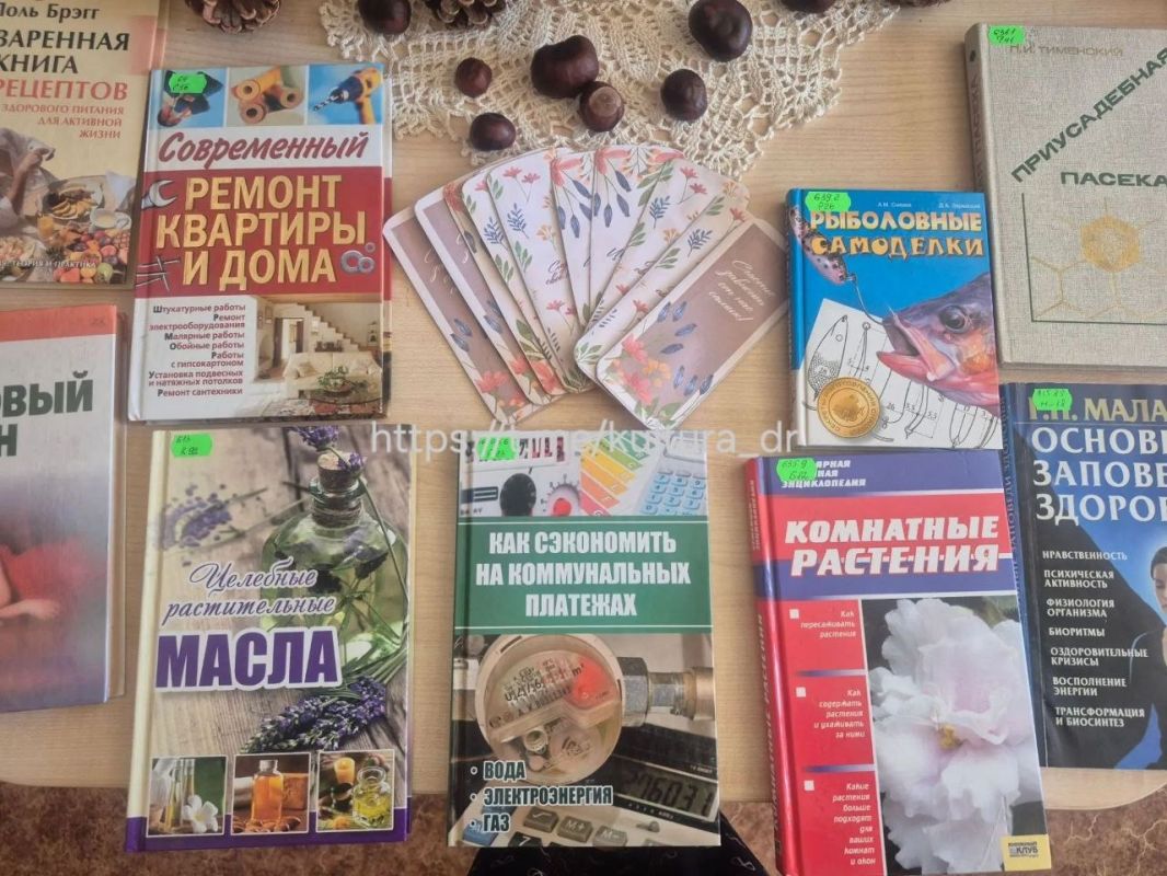 Сегодня в библиотеке ДК «Горняк» прошёл литературный час, посвящённый Международному дню пожилых людей под названием «Ваших лет золотые россыпи»