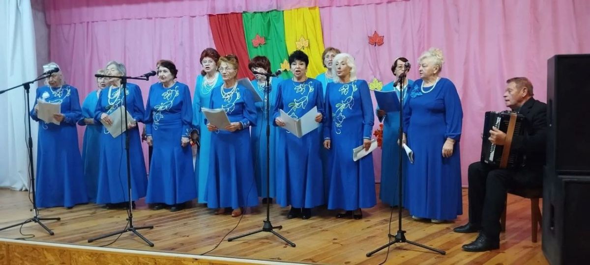 В Бердянске прошел концерт «Нашей жизни осень золотая»