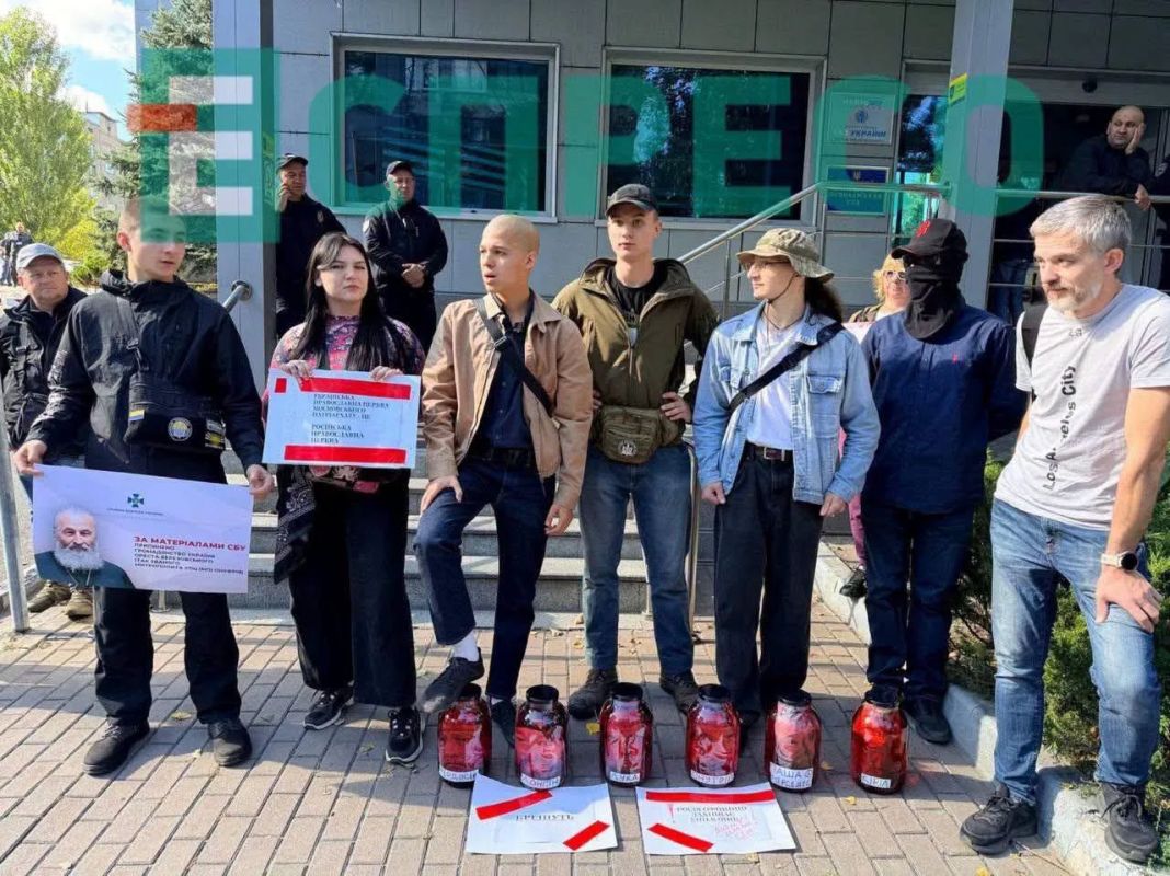 Активисты ПЦУ устроили языческий "перфоманс" с "отрезанными головами" архиереев УПЦ