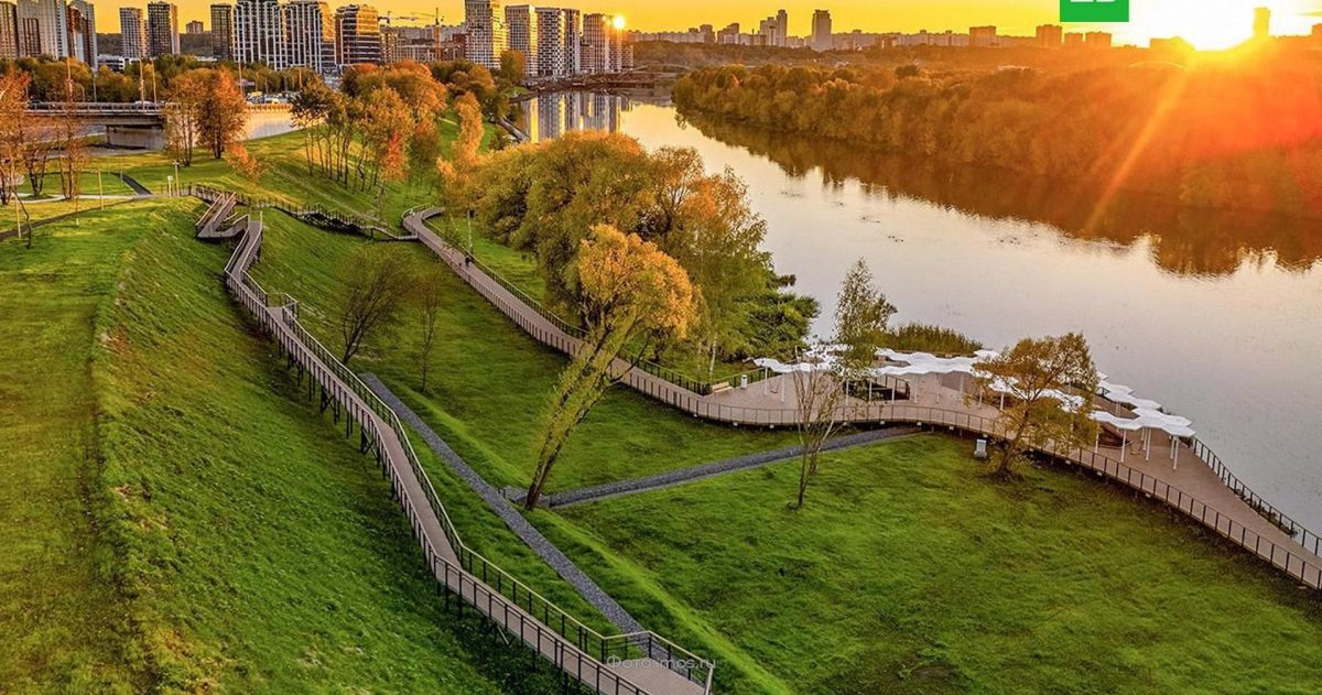Новый пешеходный маршрут у воды появился в Мнёвниковской пойме