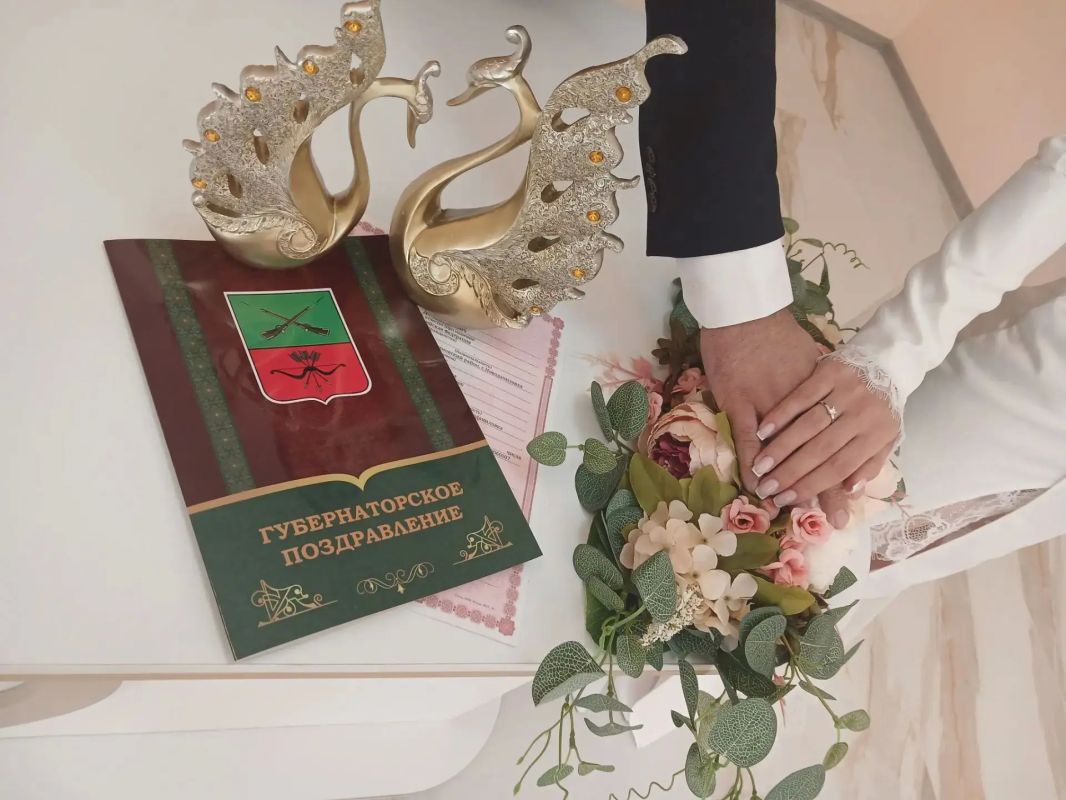 Сегодня, 3 октября 2026 года, в территориальном отделе ЗАГС Акимовского района Управления ЗАГС Запорожской области состоялась знаменательная церемония — была проведена шестидесятая регистрация брака!