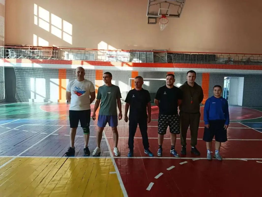 Подарок ко Дню учителя: на площадке встретились наставники и воспитанники!