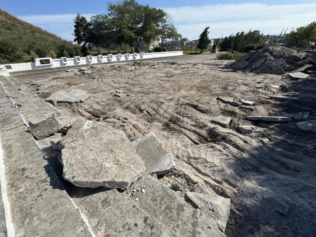 В Бердянске приступили к благоустройству мемориального комплекса «Вечный огонь»